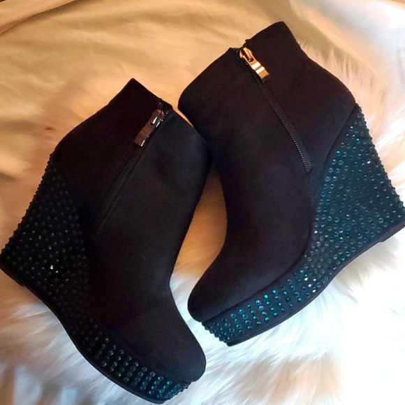 NEW Women’s Black Synthetic Suede Celtics Ankle Boots,Green Rhinestone Wedge - Picture 9 of 11